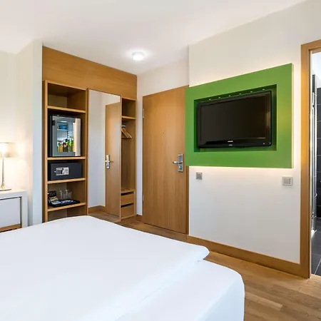 Отель Nh Frankfurt Messe 4*