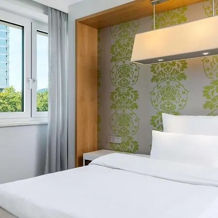 Nh Frankfurt Messe Hotel 4*